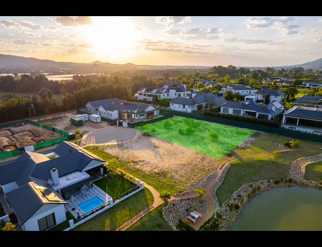 1,045M² VACANT LAND FOR SALE IN PEARL VALLEY GOLF & COUNTRY ESTATE